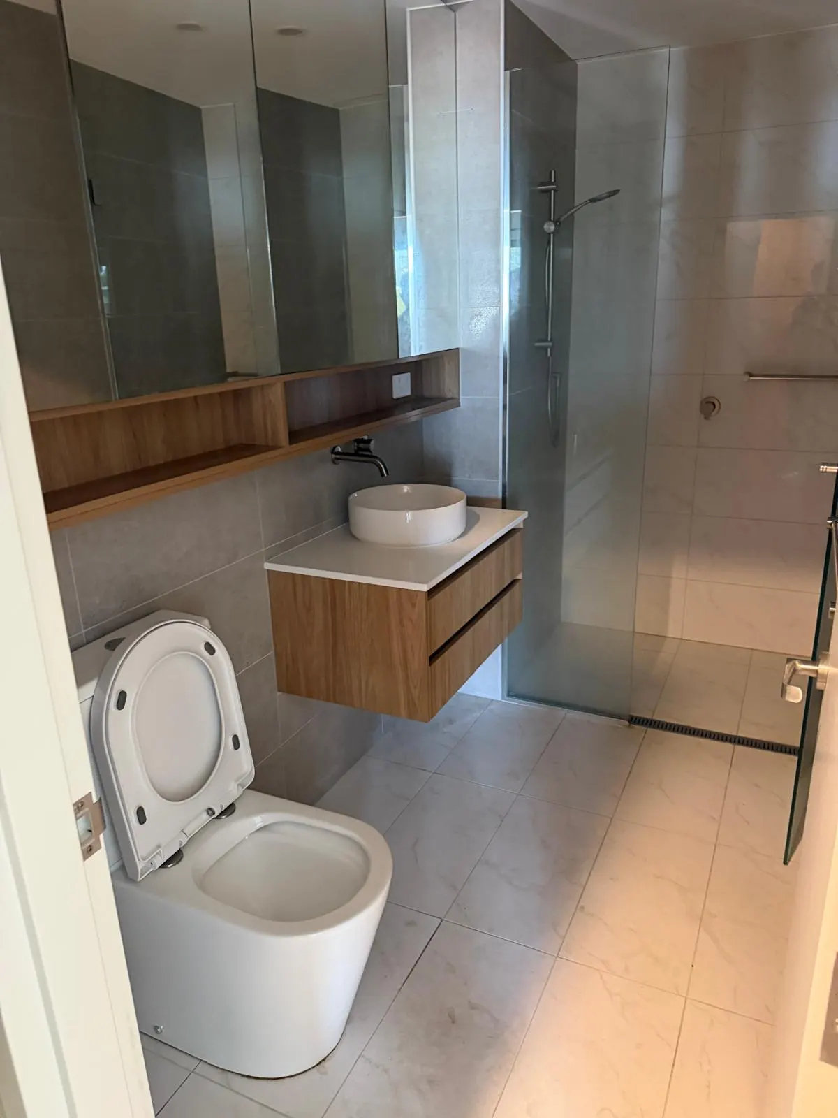 Ensuite toilet, vanity and glass - residential clean by Freshco Kleen in Perth